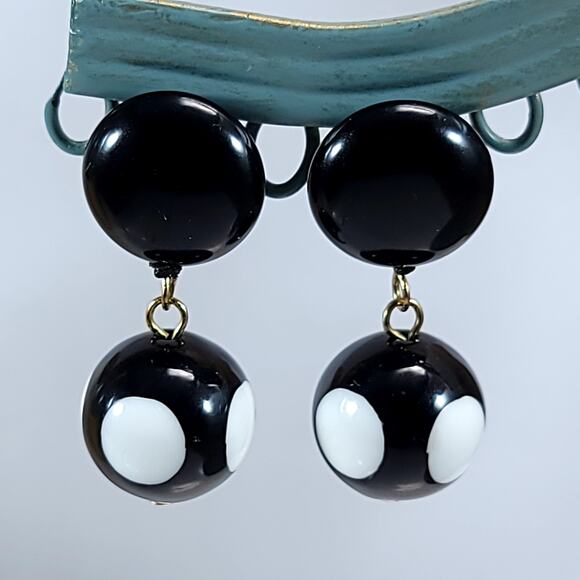 Black and White Polka Dot Beaded Drop Earrings Retro Statement Jewelry - Picture 1 of 10